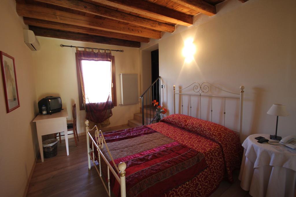 Agriturismo Borgo Tecla Rosa Ruang foto