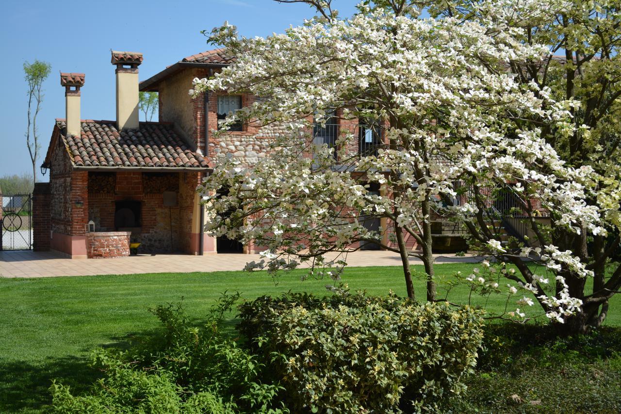 Agriturismo Borgo Tecla Rosa Bagian luar foto
