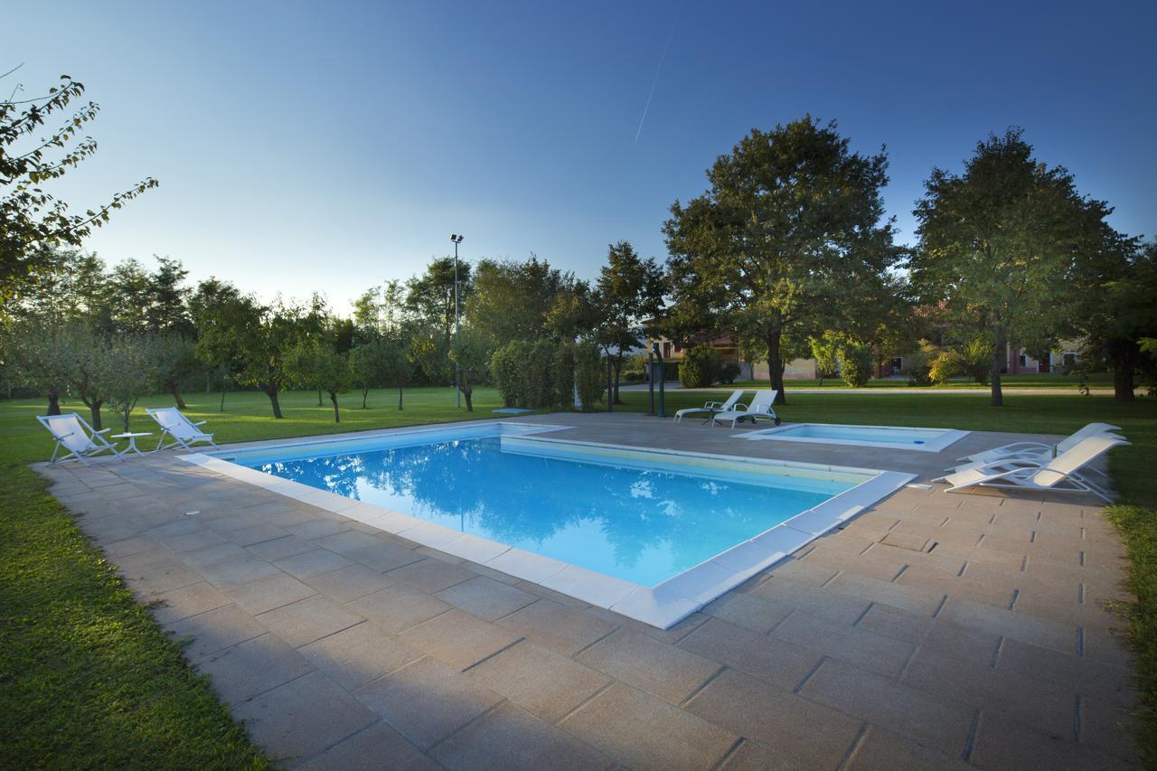 Agriturismo Borgo Tecla Rosa Bagian luar foto